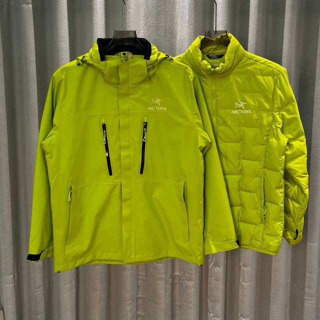 P590 始祖鸟推出羽绒服新款两件套户外系列！一件衣服两种穿法，里外可单穿，外套防水冲锋衣面料，90羽绒内胆，内胆可拆卸，帽子可拆卸，双排拉链，简单百搭，工艺精