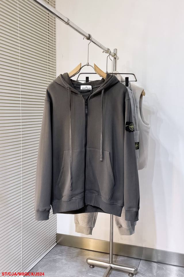 P330 J524 Ststone Island 秋冬石头岛连帽开衫拉链卫衣宽松休闲运动男女同款现货！ 采用8支380克纯绵毛圈布厚挺 1比1定染罗纹Ykk拉链