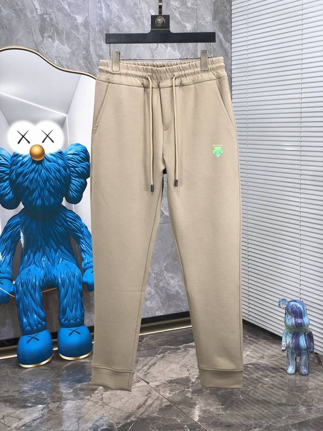 。 P290。迪桑特。2025早春新品。订制高品质时尚休闲裤。超级百搭款。独家定制-进口高端高密度精棉面料，W贴身舒适，超靓版型、6上身显腿修长，內里，走线都无