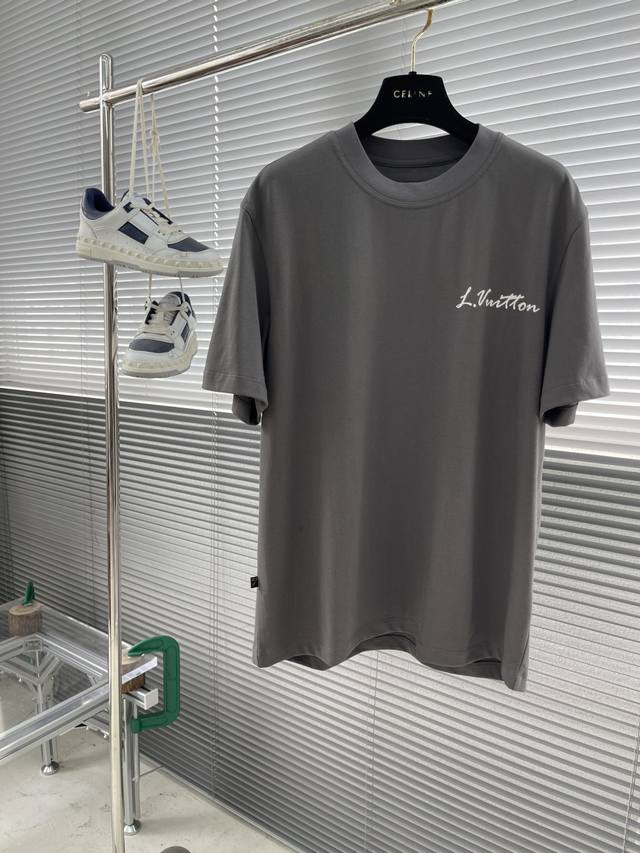 P260 -驴牌 26春夏短袖系列 尺码: M-5Xl 版型：微阔版型 克重：230克重 潮棉平纹面料 成份：100%棉 面料纹路平整 手感棉柔细腻 工艺：图案
