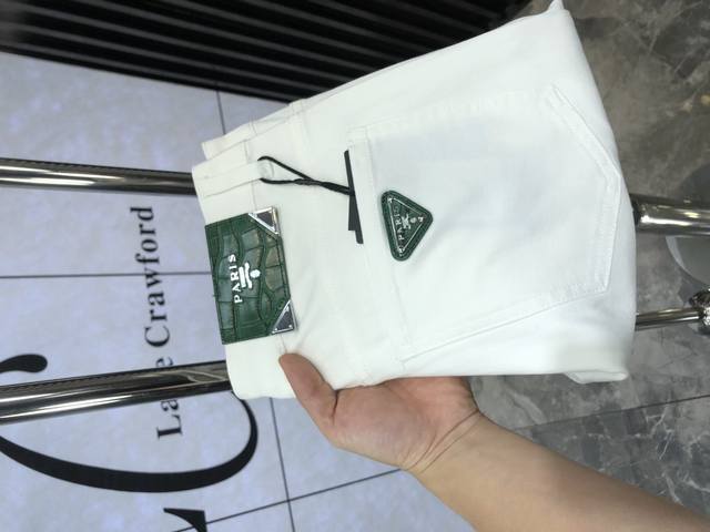 。 P270。普拉达。高级定制 25春夏新款原单牛仔裤 柜台同步发售 原版定制复刻 客供五金辅料 原单品质 进口牛仔面料重工洗水 做工走线精细 6上身绝佳！优选