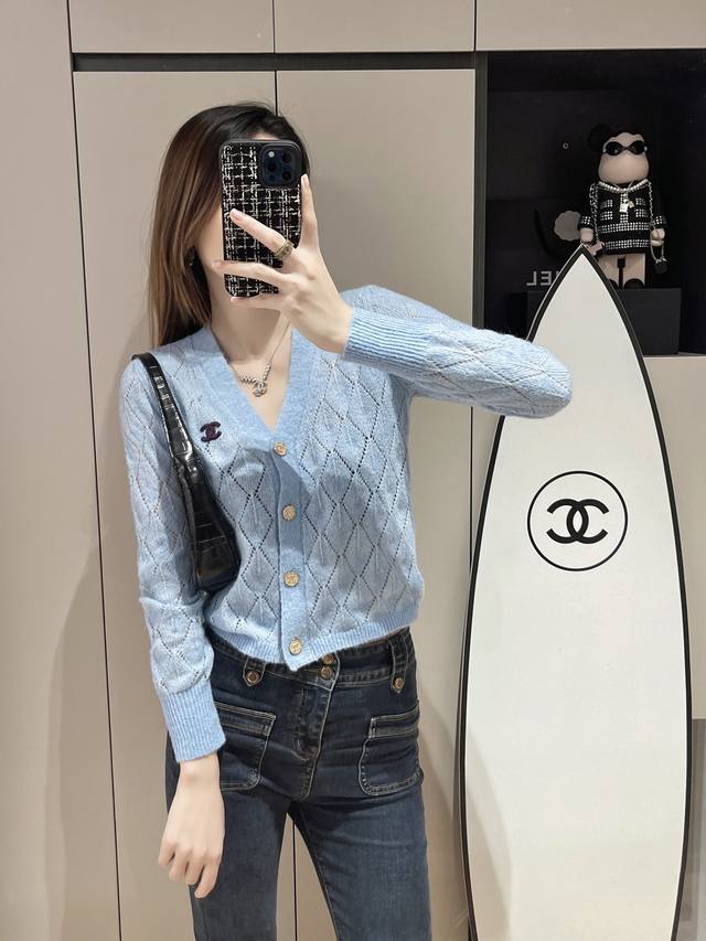 P340顶级原单Chane*25222新款针织开衫面料柔软舒适 适合通勤百搭 立体菱格绣花颜色清新又俏皮穿上不会臃肿！四个颜色尺码Sml现货