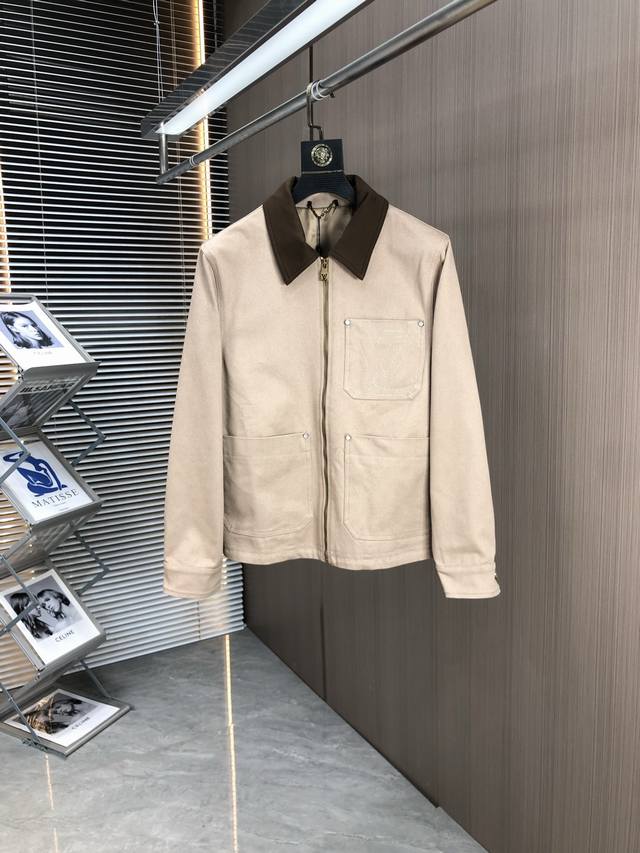 P380 Louis Vuitt*N 25Ss早春新款 Logo字母口袋拉链长袖 杏色本款棉质帆布工装巧妙融入缝线L_V 字母、珠光铆钉和 Damier 正绒面