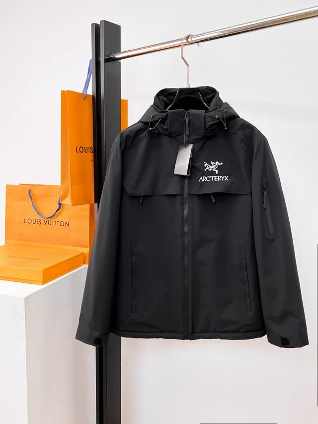P430 始祖鸟 三标齐全 Ss秋冬季新款羽绒棉衣加厚棉服外套，秀场新品品相非常完美，舒适保暖，色泽饱满诱人，非常出彩的设计，轻松将时髦感进阶，做工极为考究严谨