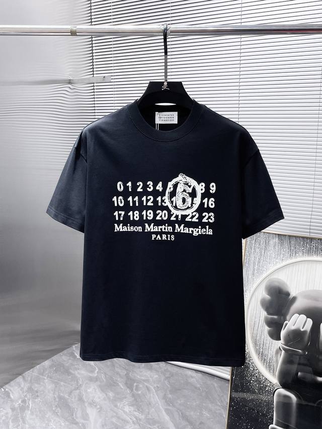 P170 马吉拉 Mm6 2025Ss新款 半袖 体恤 短袖 圆领T恤，高端版本！专柜定制面料 透气舒适度高，细节无可挑剔，品牌元素设计理念，体现高品质。手感细