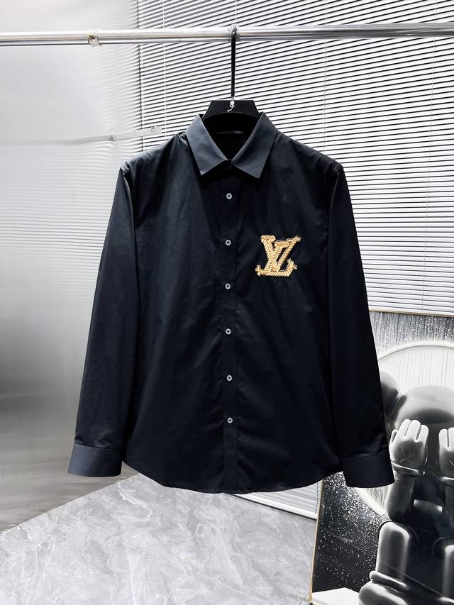 P250 路易威登 Lv Ss新款男士长袖 衬衫 衬衣，高端版本！专柜定制面料 透气舒适度高，细节无可挑剔，品牌元素设计理念，体现高品质。手感细腻柔软！呈现休闲