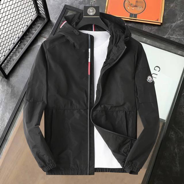 开春爆款， P260 蒙口 高端品质 早春新品时尚休闲夹克外套，进口原版科技面料，上身舒适透气，胸前精致手工刺绣工艺字母Logo，独特设计两面穿风格，反面数码定