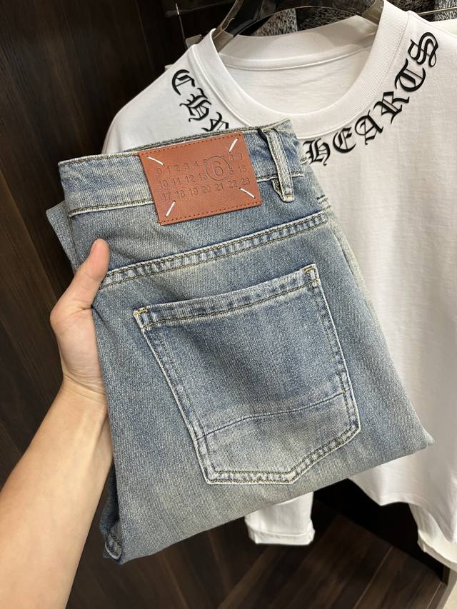主推 P270 马吉拉 独家专供25S开春新款马吉拉潮男时尚休闲牛仔裤，高端欧版原单裤子，潮流时尚休闲裤子 透气舒适度高，细节无可挑剔，品牌元素设计理念，体现高