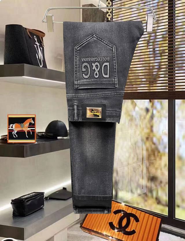 支持年后退换 秋冬新款 P290D&G 秋冬最新品牛仔裤，专柜同步，原单狠货，进口原版水洗弹力面料，舒适有弹性，原版五金辅料装饰，版型超正，档次极高，活力十足，