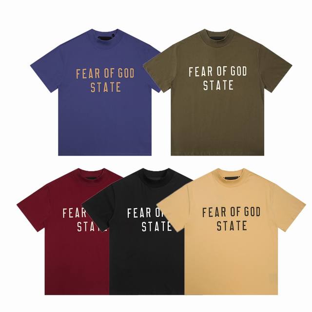Fear Of God Essentials State印花字母短袖T恤 款号：E2341# P110 颜色：幽兰紫 橄榄绿 绯红色 琥珀色 星辰黑 码数：S