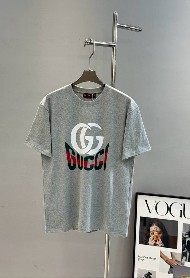 170Gucc*潮牌25S新款圆领T恤.男女同款～潮人必备！胸前定制品牌图形烫画工艺.色彩层次有细节.减龄搭配.色彩搭配时尚好看.整体效果年轻有活力！高克重28