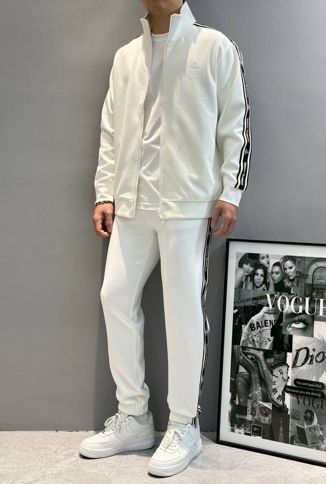 外套350，裤270 Vivienne Westwood西太后 2025S新款休闲天丝套装！可分开购买.专柜同步！定制原版织带.细节精致高级，品牌Logo图形高