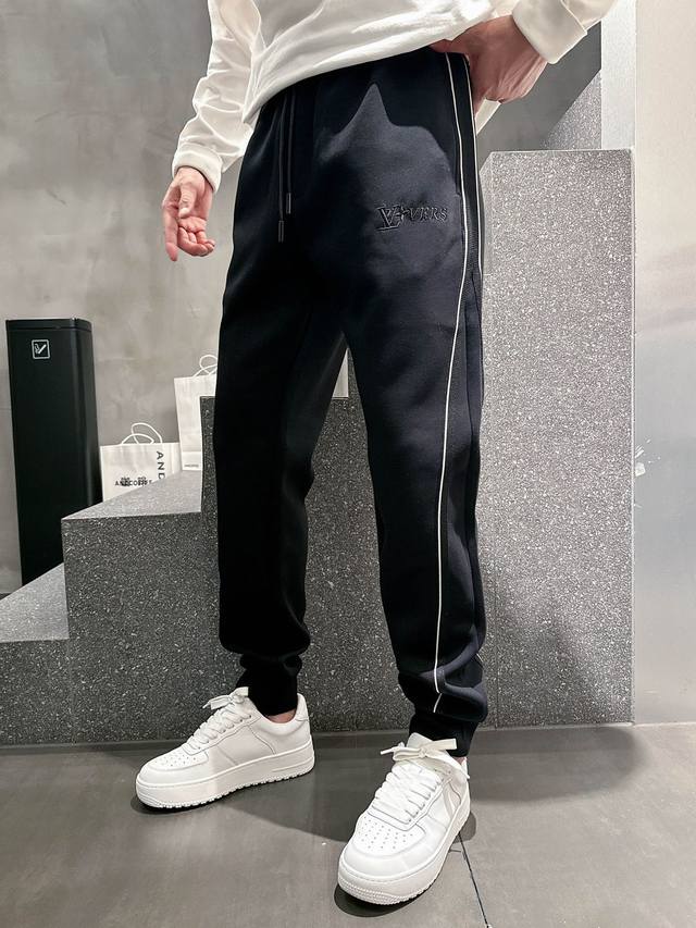 P230 开春新品 Lv *合身版型M-Xxxl Y顶级黑色进口融合设计秋冬休闲长裤，精工剪裁独家打造，经典迪家老花休闲裤，潮男时尚，无论是上身舒适度还是都是无