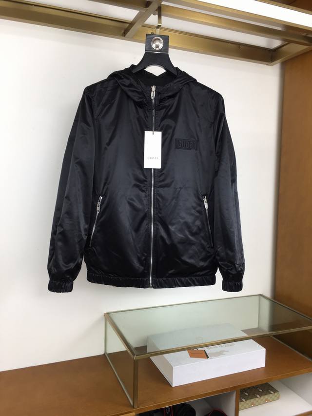 新品夹克 P430 Gu.Ci... .双面夹克 早秋新款上市 原单狠货 意大利进口面料时尚夹克风衣外套。欧洲专柜同步，上身更随意大方，专柜原版五金奢华高档定制