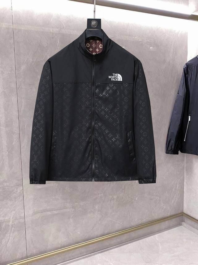 P340 Lv北面联名款 官网同款，提前发售！2025Ss开秋新款男士夹克外套，原单三标齐全高端版本！带隐藏帽，专柜定制面料 透气舒适度高，细节无可挑剔，品牌元