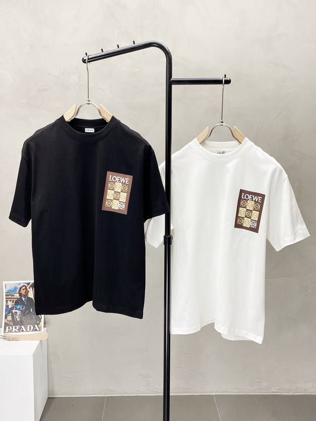 P210。Loewe罗意威独家专供新款原单男士休闲春夏短袖 高端定制 高端版本 时尚百搭爆款进口面料 手感超柔软细腻 穿着亲肤舒适 高端精品 代工厂P精细做工