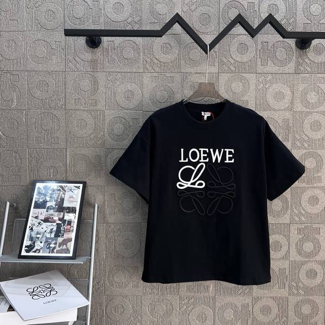 120 Loewe 罗意威 精工拼色字母Logo刺绣 精致升级，灵感源自八十年代复古 原版面料 官方同款 短袖T恤 定制同缸染面料 手感非常舒服 春夏最新砖柜同