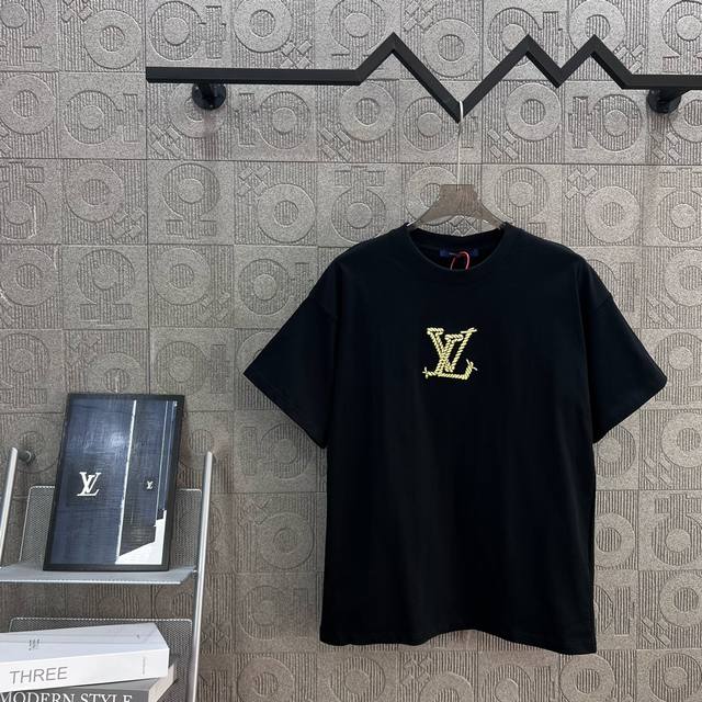 120 Louis Vuitton 路易威登 字母麻绳印花 Logo标识精致升级，灵感源自八十年代复古 原版面料 官方同款 短袖T恤 同缸染面料 手感非常舒服