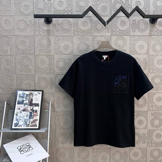 120 Loewe 罗意威 口袋拼色刺绣 Logo精致升级，灵感源自八十年代复古 原版面料 官方同款 短袖T恤 定制260克同缸染面料 手感非常舒服 春夏最新砖