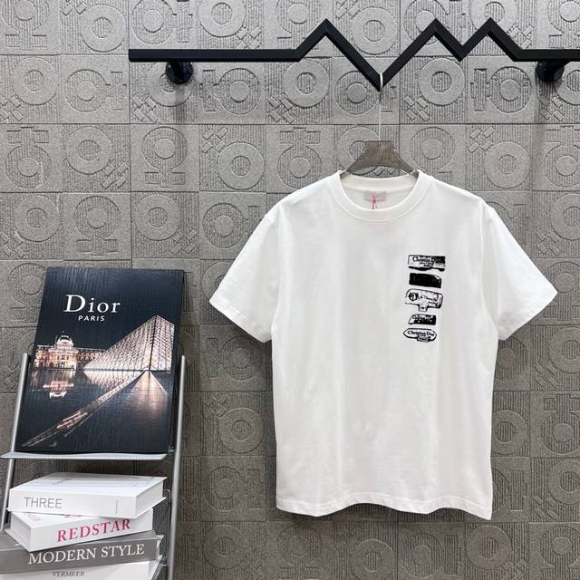 120 Dior迪奥 勋章植绒 Logo标识精致升级，灵感源自八十年代复古 原版面料 官方同款 短袖T恤 定制260克同缸染面料 手感非常舒服 春夏砖柜同步 时