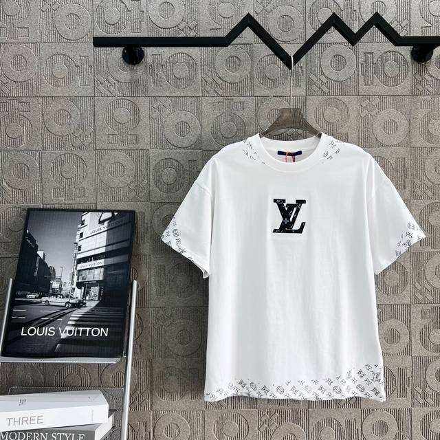 120 Louis Vuitton 路易威登 拼皮字母刺绣 标识精致升级，灵感源自八十年代复古 原版面料 官方同款 短袖T恤 同缸染面料 手感非常舒服 最新砖柜