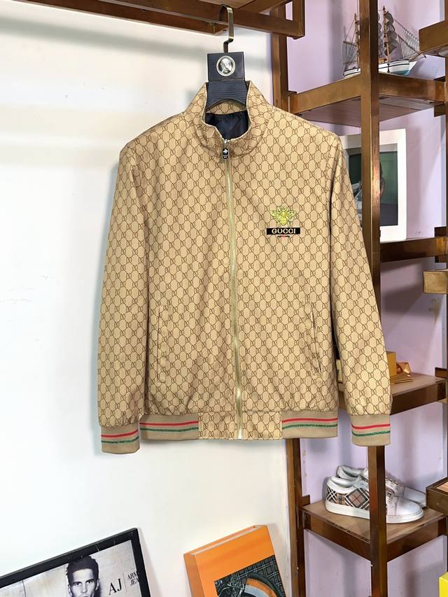 #Sdi P350 Gucci 古奇 原版五金！夹克！春款专柜新款休闲时尚夹克外套 多口袋工装设计！保暖棉服超前卫设计风格 细腻舒适 穿着非常轻便不易起皱。多重