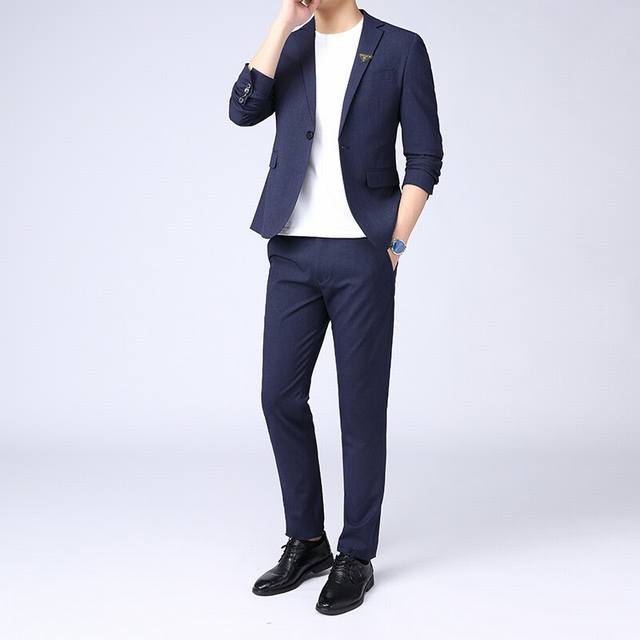 #Xi 两件套 P430 普拉达早春新款原单男士商务休闲西装套装 西服外套西裤 官网同步售卖 高端定制 时尚百搭 爆款胸针设计 采用原版进口100%聚酯纤维创新