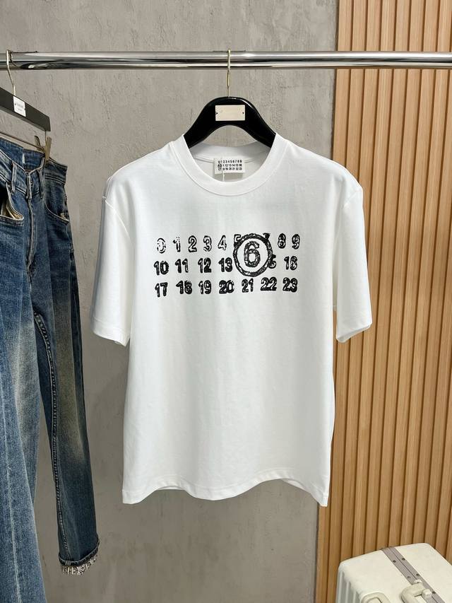 P210马吉拉外贸单进口索罗纳云朵棉面料超柔透气丝滑进口面料 春夏新款原单男士打底短袖T恤 高端定制 高版本 时尚百搭爆款 原版进口 螺纹袖口.领口衣摆 手感超