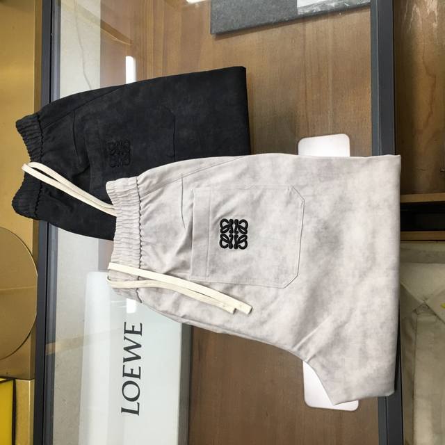 新品休闲裤 P270 Loew... 2025新款高端品质休闲裤！官网同步发售。品牌经典Logo休闲裤 ，定制面料，舒适度极好，手触感强烈。辨识度极高，完美品相