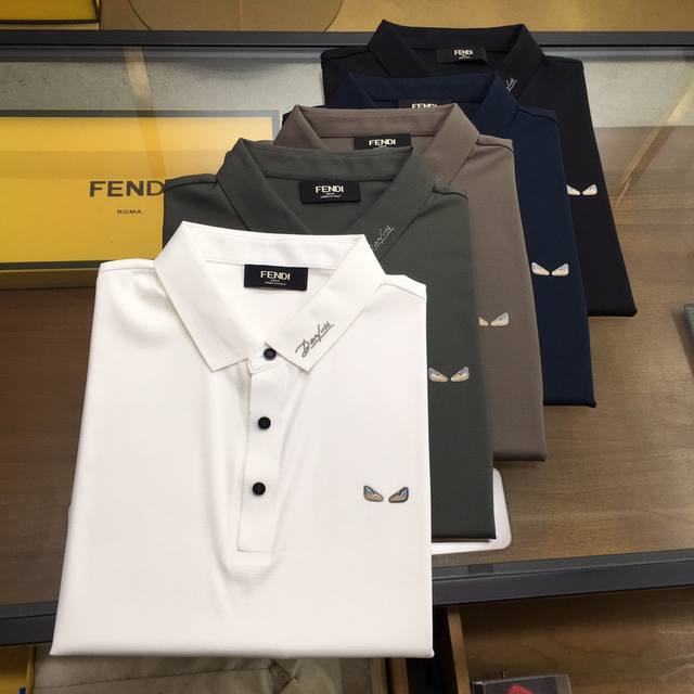 新品 P220 Fend... 高端Polo 2025Ss春夏新品 Go 时尚休闲翻领T恤，甄选优质天丝凉爽面料，无痕切割工艺，胸前密针精致Logo设计标识，客