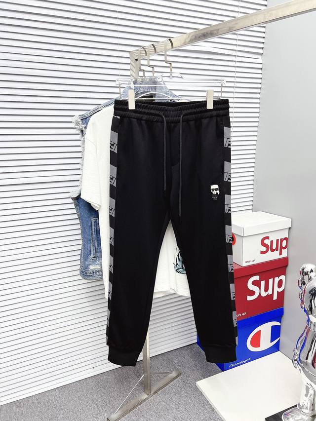 P230 Fendi 芬迪 顶级货品2025新春新款休闲裤！官网同步发售。品牌经典Logo休闲裤 ，定制面料，舒适度极好，手触感强烈。辨识度极高，完美品相工艺。