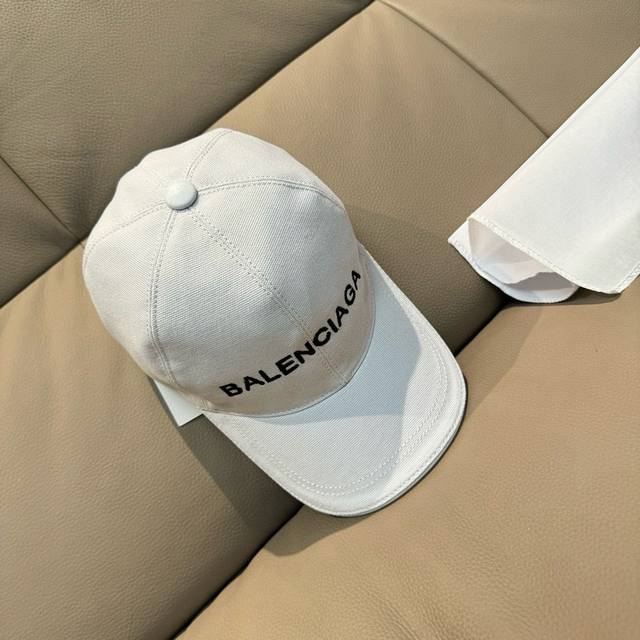 P120 配盒子布袋，Balenciaga 巴黎世家 经典原单棒球帽，1:1开模订制，全新立体刺绣，精致无暇！原版帆布面料+头层牛皮，做工细致，原厂品质，独家实