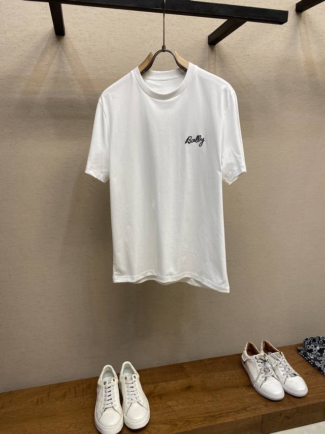 P250Bally，25Ss新款印花Logo短袖 新款短袖Yyds 日常出门闭眼搭 定制丝光弹力棉面料 舒适感极佳 搭配双层织物圆领口 衣袖和下摆 简简单单的T