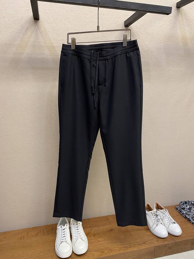 P340Givenchy、男士休闲裤 最新款上身版型无敌正！ 绝对可以闭眼收的一款 此款裤子非常百搭，弹力腰围,日常上班 户外运动都可以穿着，是时尚休闲与户外运