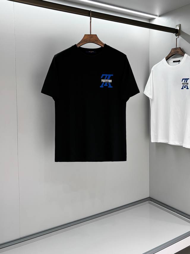 P250 驴牌Lv男士圆领短袖，香港洋行渠道货，重磅高端臻品，高奢品鉴白金级单品，25年官柜新品，欧洲区域限量售卖款！视觉相当雅致时髦，辨识度颇为鲜明，非常精致