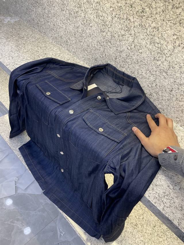 P490。 Prad[普拉哒]2025 夹克外套，原单代购官网同步售卖 原单三标齐全高端版本！天丝丹宁牛仔成衣订制面料 原版购入工厂P独家开模五金配件+辅料 透