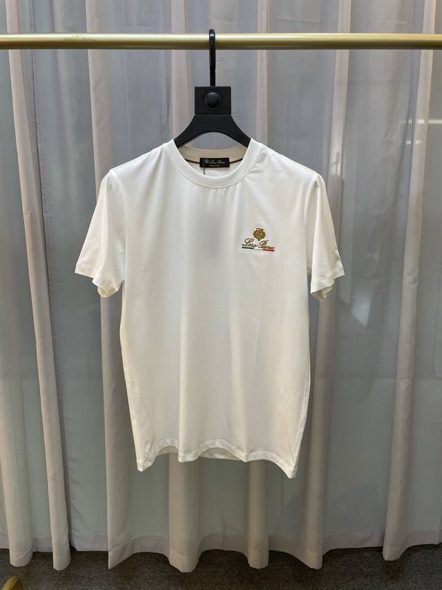 P220 2025春夏新款首发专柜最新款短袖圆领T恤 高端订制 设计前卫时尚！品牌Logo重工艺设计 高端定制丝光长绒棉面料.手感柔软.穿着舒适.专柜级别精致车