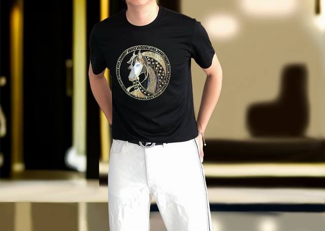P170 H*Rmes 爱马仕2025春夏新款原单男士圆领短袖T恤 高端定制 时尚百搭 柜台同步售卖 镭射烫钻Logo图案设计 客供定制进口天丝液氨棉面料，穿着