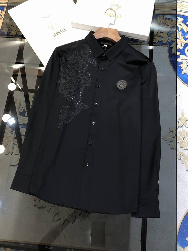P220 V*Rsace 范思哲新款男士原单休闲长袖衬衫 官网同步发售 简洁时尚百搭 高端品质爆款 无缝切割包边 定制进口锦氨天丝棉面料 弹力大 不起皱 定制五