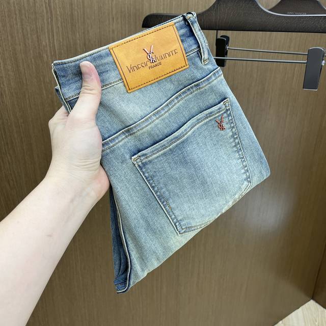 新款 P250 Ysl 高端定制 2025Ss早春新款原单爆款牛仔裤 超级定制款 原版五金 超级重工工艺 版型超赞，细节做工无可挑剔！款式不挑人，特别高档，好货