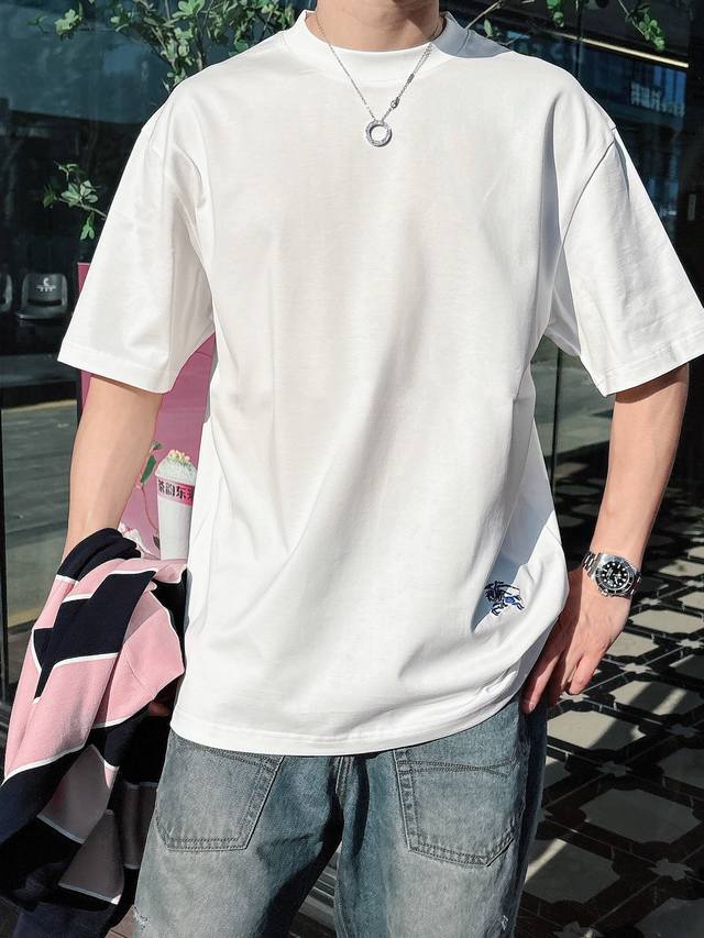 210 Burberry 2025春夏新款首发专柜最新款短袖圆领T恤 高端订制 设计前卫时尚！品牌Logo重工艺设计 高端定制丝光长绒棉面料.手感柔软.穿着舒适