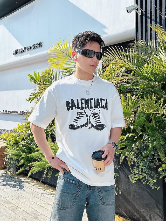 210 Balenciaga 2025春夏新款首发专柜最新款短袖圆领T恤 高端订制 设计前卫时尚！品牌Logo重工艺设计 高端定制丝光长绒棉面料.手感柔软.穿着