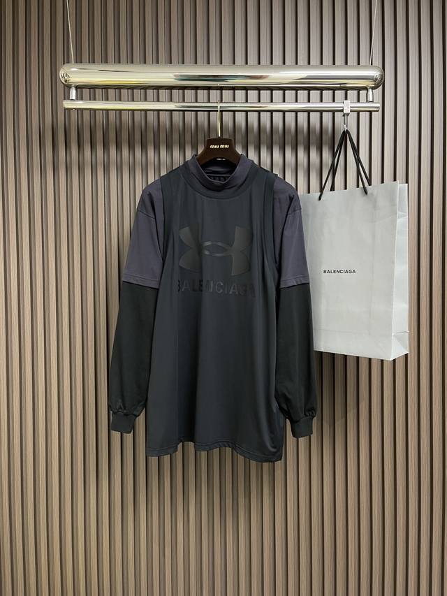 P300Balenciaga 假三件梭织运动长袖T恤，采用定制棉质面料，前后胶印工艺，它的前后采用了胶印工艺，龟背印花小图案真的太有设计感了，胶印的图案清晰又牢
