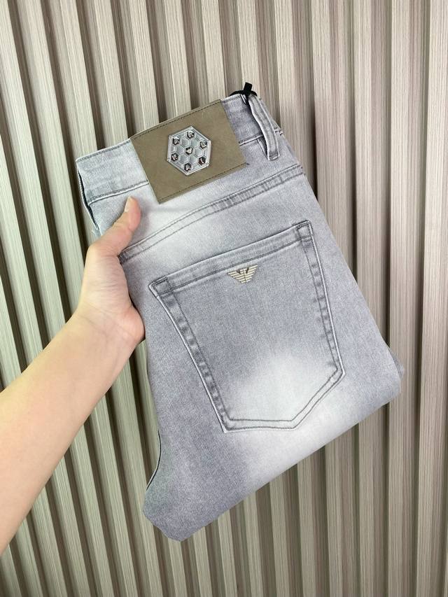 P170 经典大牌阿玛尼夏季薄款新款休闲裤 弹力小脚裤长裤潮款 修身显瘦小直脚裤，高档大气款式时尚百搭单品！炸街必备神器！码数28 38