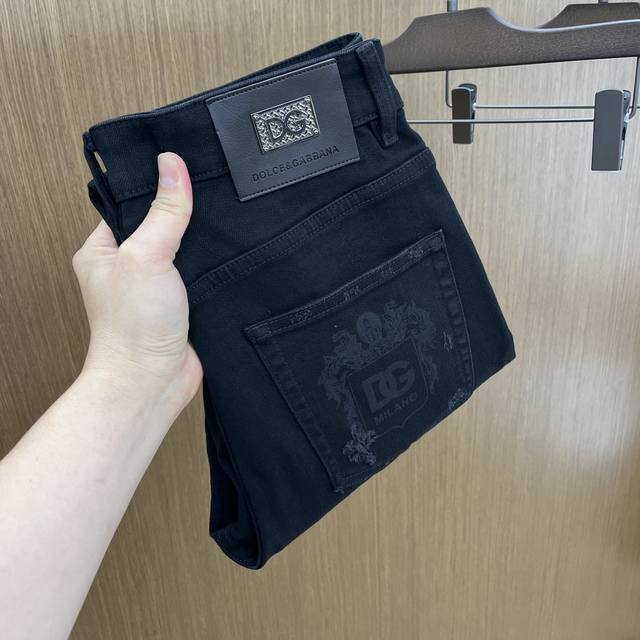 新款 P300 Dg. 高端定制、25Ss春夏最新款原牛仔裤 柜台同步发售 原版定制复刻 客供五金辅料 原单品质 进口牛仔面料重工洗水 做工走线精细 上身绝佳！
