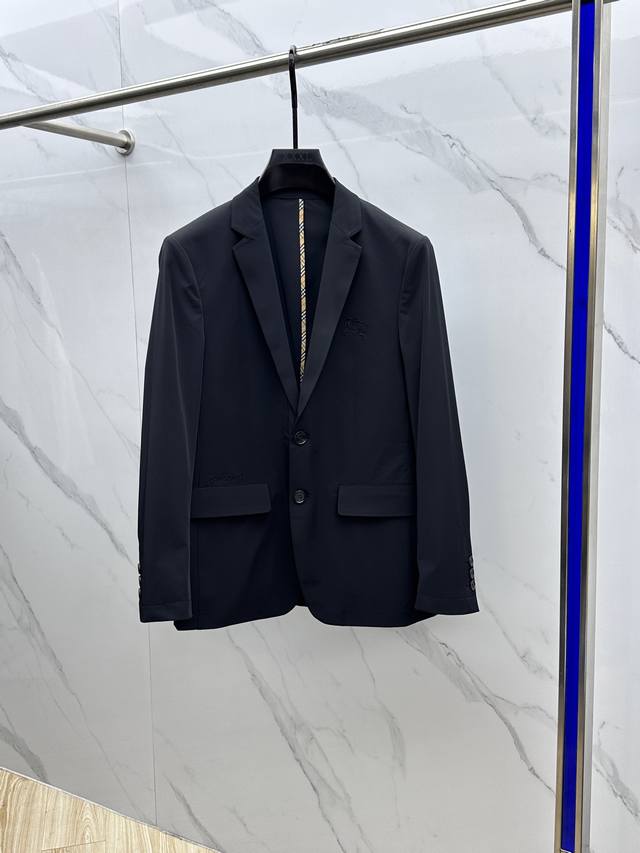 P490 Burberry 巴宝莉 2025春季新款男士夹克西装外套，原单高端版本！高定专柜面料 透气舒适度高，胸前品牌Logo刺绣 细节无可挑剔，品牌元素设计