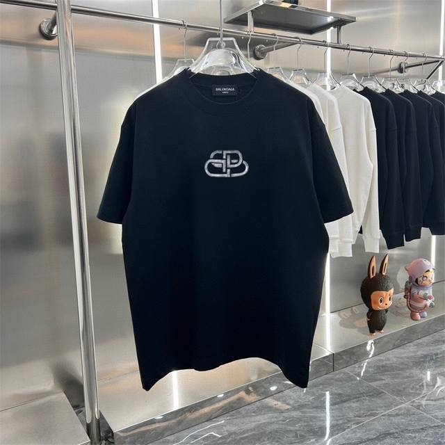 上新巴黎世家103款 260克双纱 P110 码数：S M L Xl 高质量 颜色：黑橙 黑灰