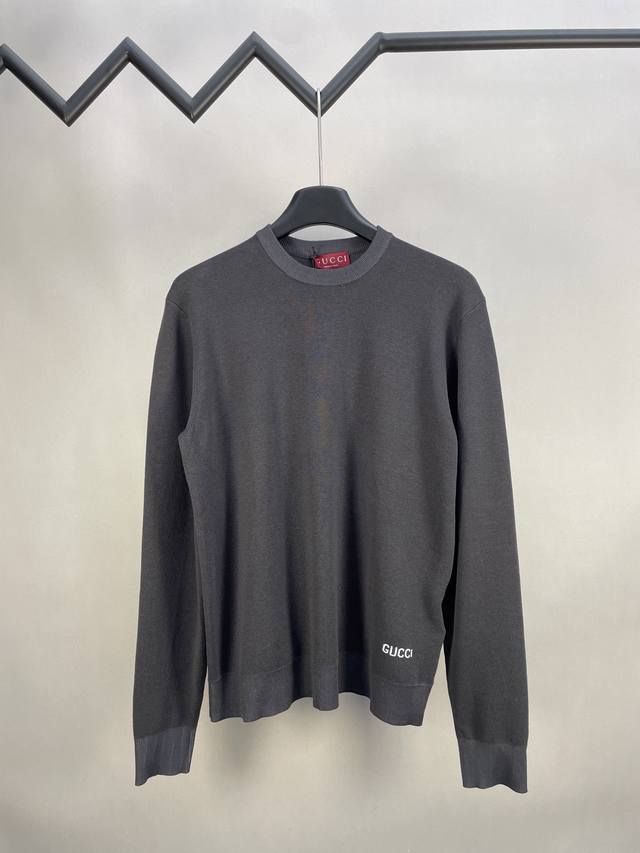 P310 Gucci 古驰25Ss新款针织毛衣 采用丝棉混纺针织面料匠心演绎 右下摆Gucci嵌花更添魅力 尺码：S M L Xl