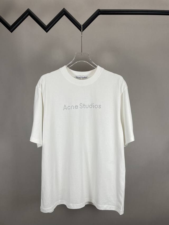 P160 Acne 2025Ss 春夏新款 针织圆领棉布T恤 宽松版型剪裁 前胸品牌字母立体珠点缀 罗纹衣领领口 简单设计款式 不挑人穿 男女同款 尺码：S M