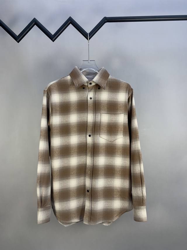 P280 Loro Piana Lp男士全棉加厚磨毛渐变格纹长袖 男士啡色格纹配色将Lp老钱风演绎到极致 定制100%全棉色织法兰绒格纹面料 面料柔软舒适，触感